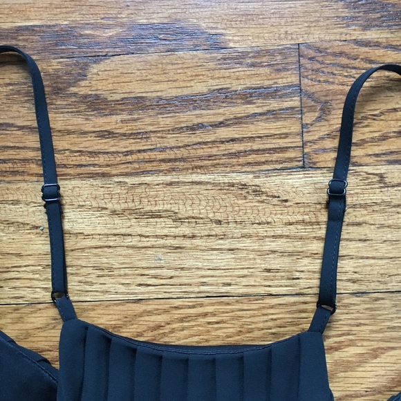 NWT Express Accordion Pleated Black Camisole - Picture 4 of 6
